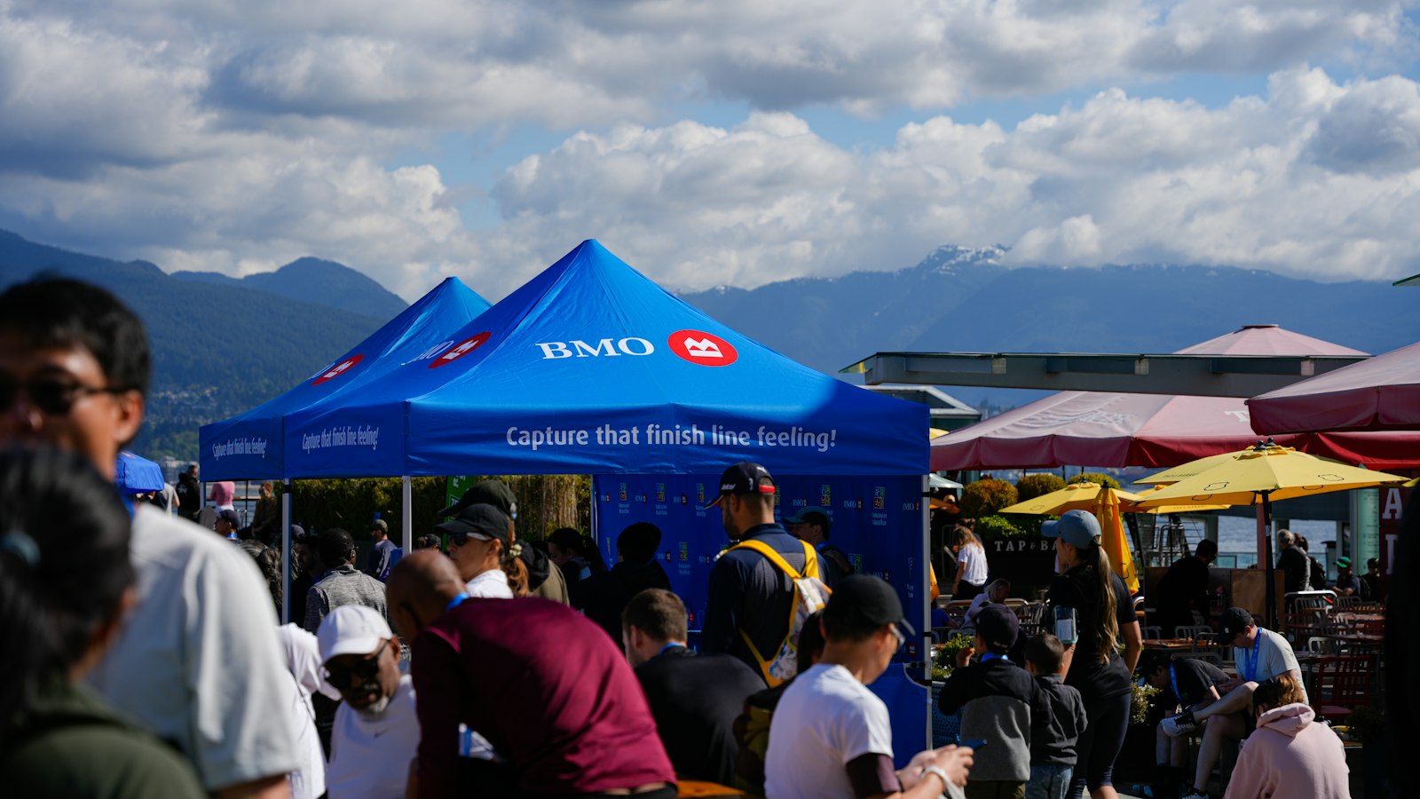 屋外イベントで使用されるテント